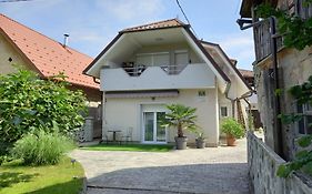 Stara Jezica Apartments With Wifi
